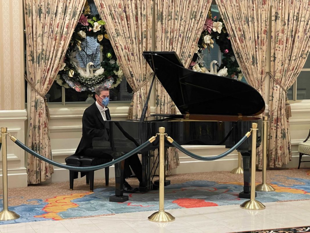 pianist-piano-player-returns-grand-floridian-2