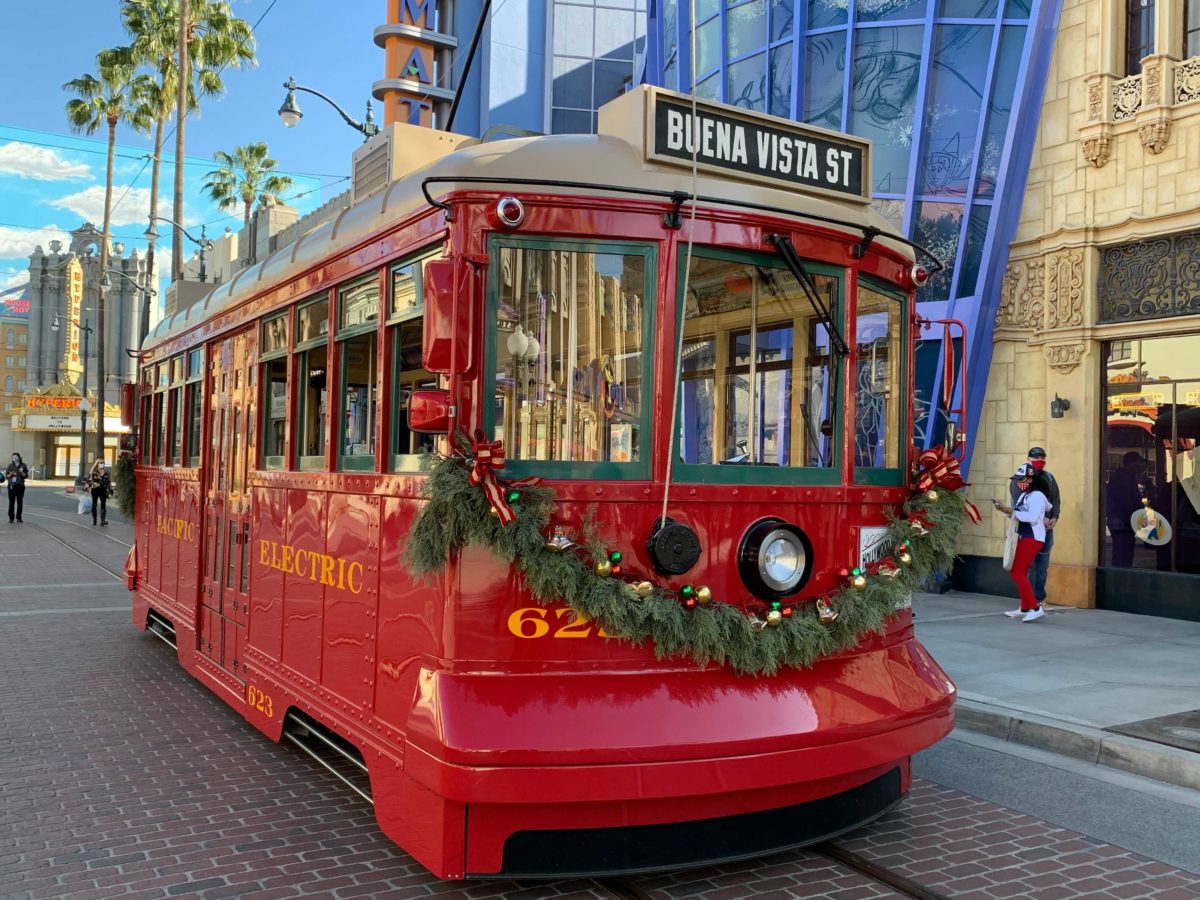 red-car-trolley-buena-vista-street-disney-california-adventure-featured