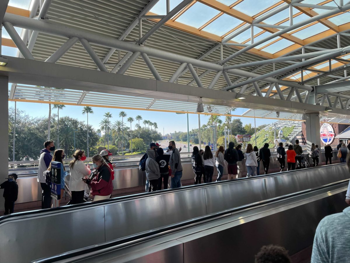 universal-crowds-12-18-0