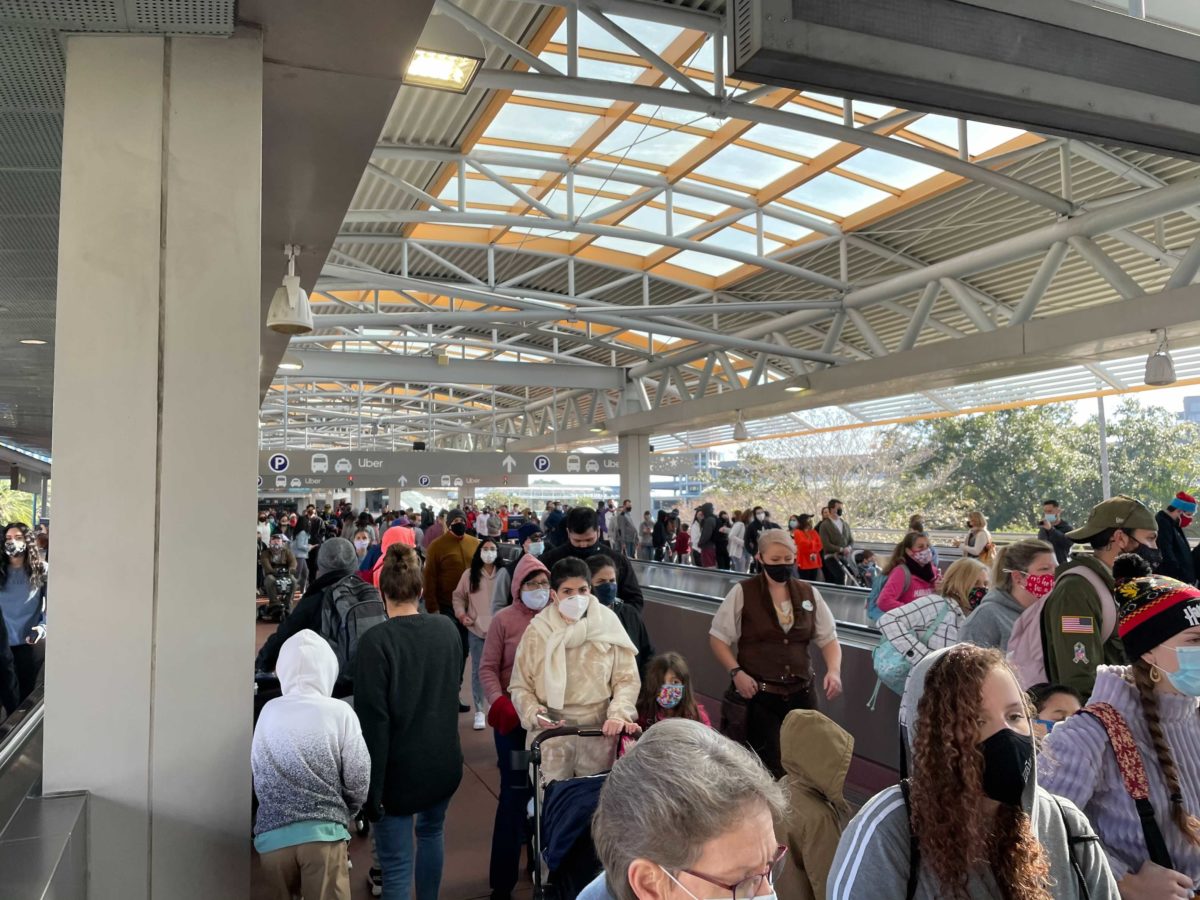 universal-crowds-12-18-3