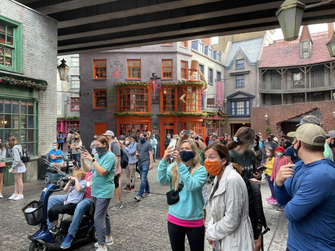 universal-crowds-december-12-1-4183325