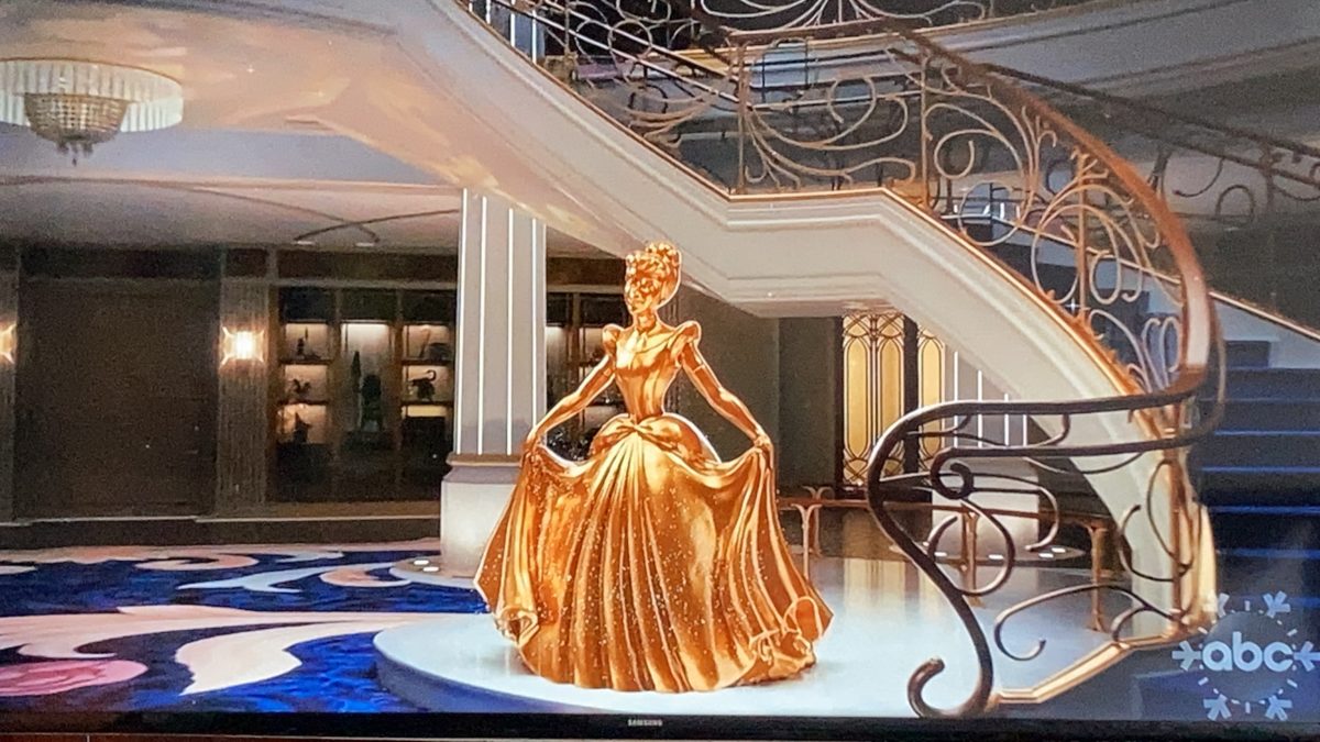 wish-cinderella-atrium_5