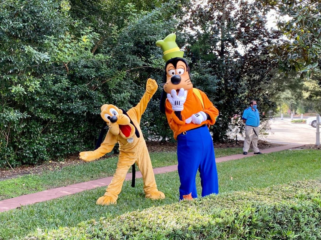 yacht-club-goofy-pluto-3
