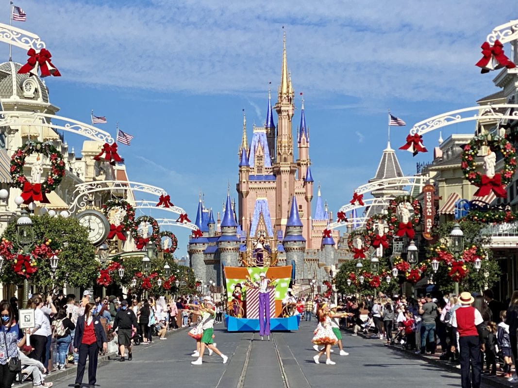 cinderella-castle-goofy-cavalcade-main-street-usa-featured-image-hero-magic-kingdom-01042021-4337239
