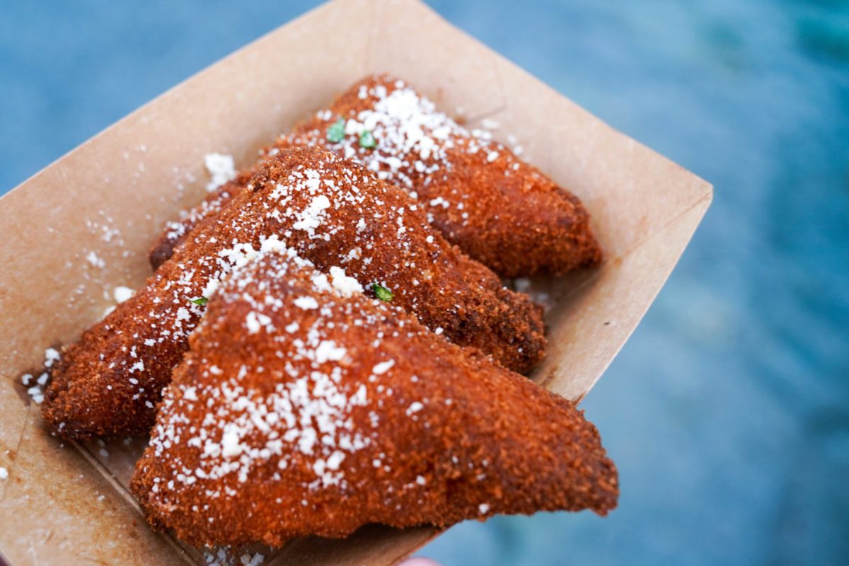 macandcheesefrittersdisneyspringsfoodtruckreview7