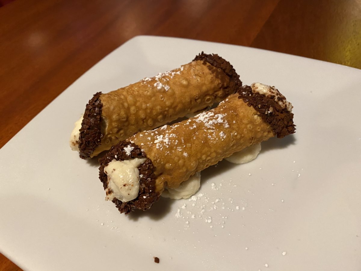 mama-melroses-ristorante-italiano-cannolli-3-4325524