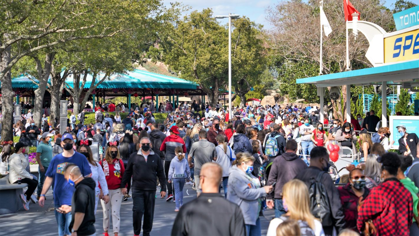 tomorrowland-fantasyland-crowds-1-16-21-16-9-2