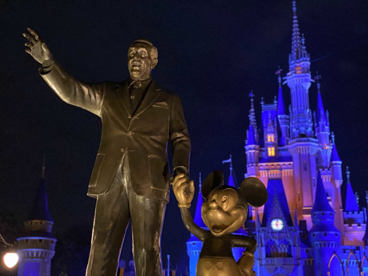 partners-statue-cinderella-castle-night-new-years-eve-featured