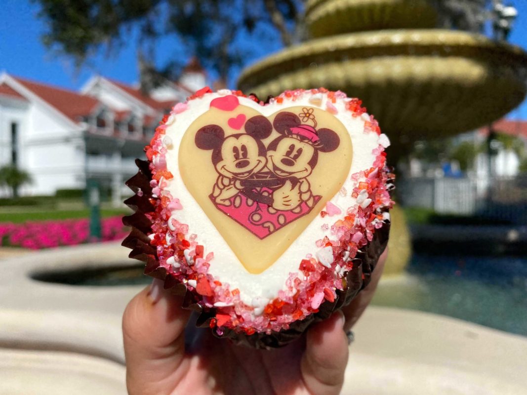 red-hot-valentines-day-cupcake-2021_11