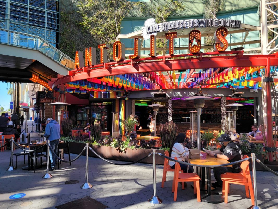 universal-hollywood-citywalk-outdoor-dining-8-7540209