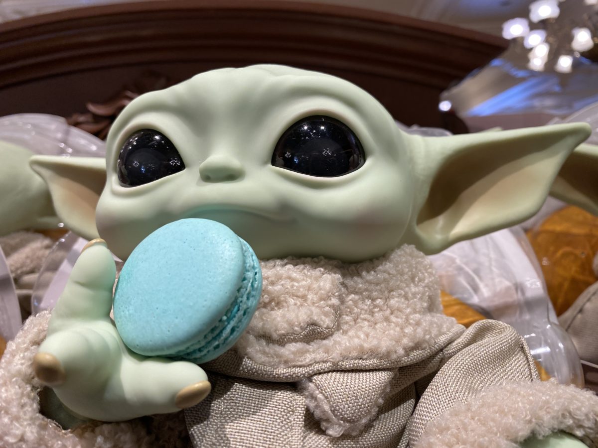 baby-yoda-blue-macaron-magic-kingdom-02122021-3350542