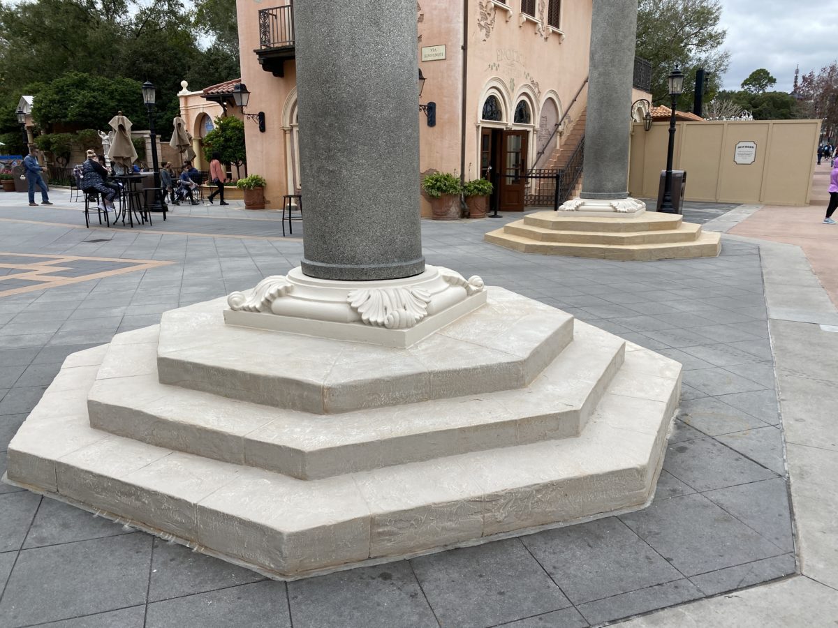 column-base-painted-comparison-italy-pavilion-epcot-02012021-3690541