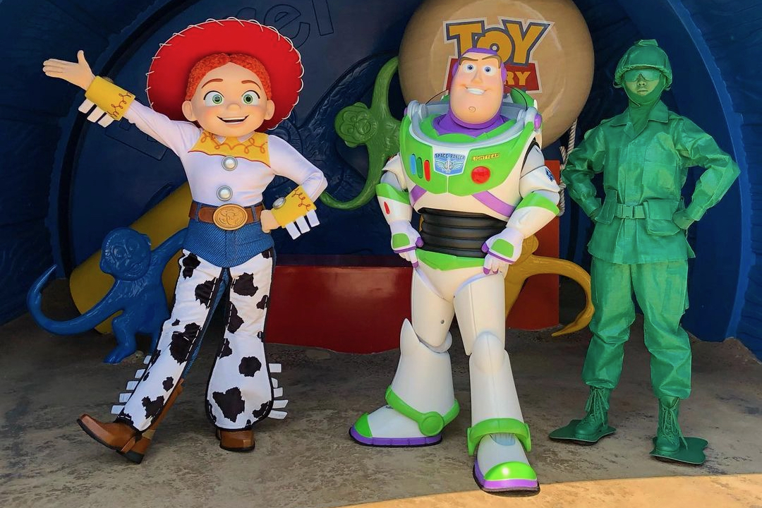 jessie-buzz-lightyear-new-costumes-crop