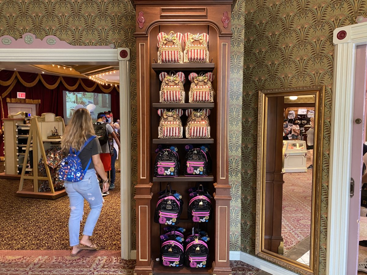 minnie-mouse-main-attraction-jungle-cruise-fireworks-surprise-restock-magic-kingdom-02122021-9293150