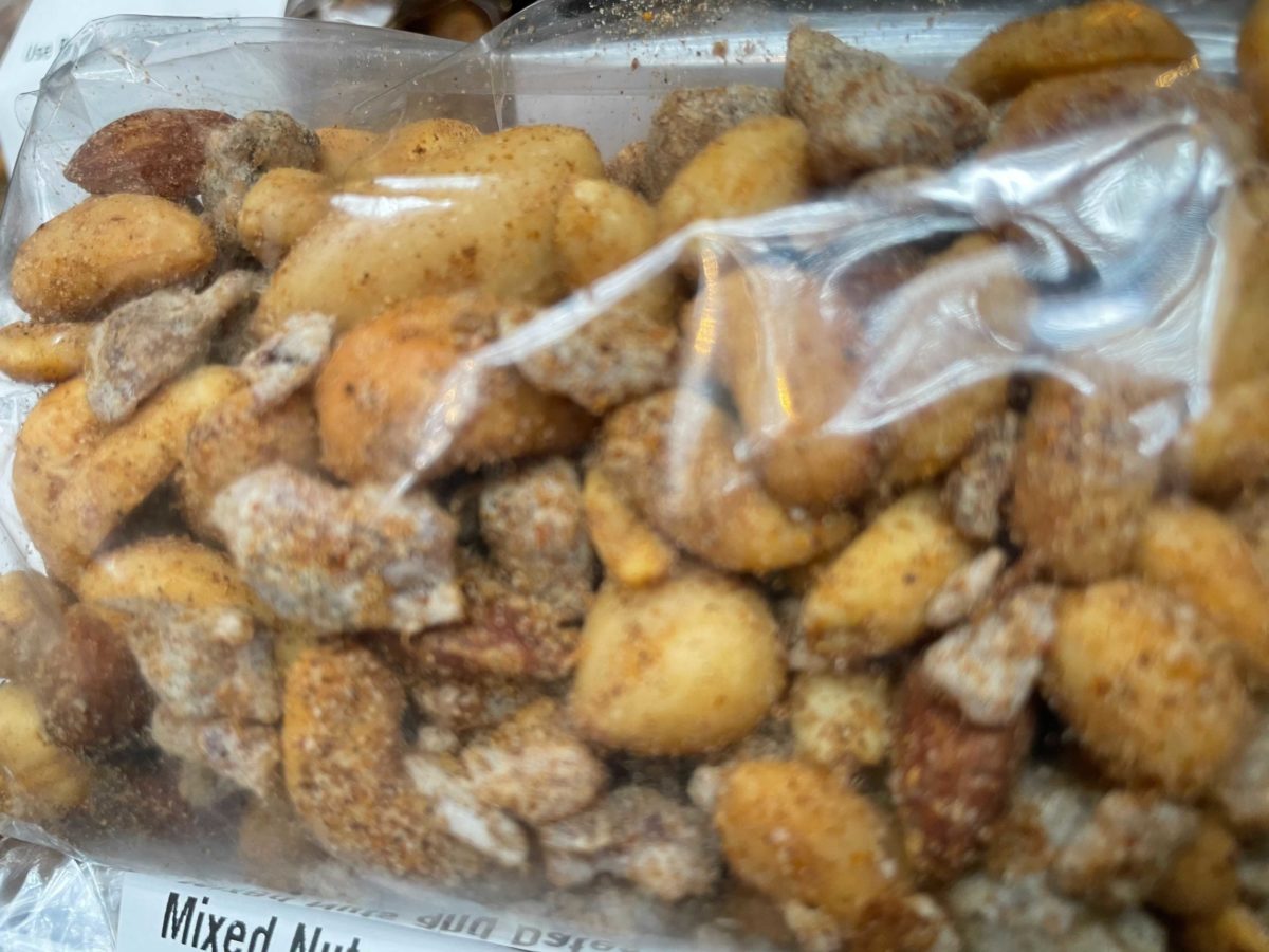 morocco-snack-cart-mixed-nuts-and-dates-3