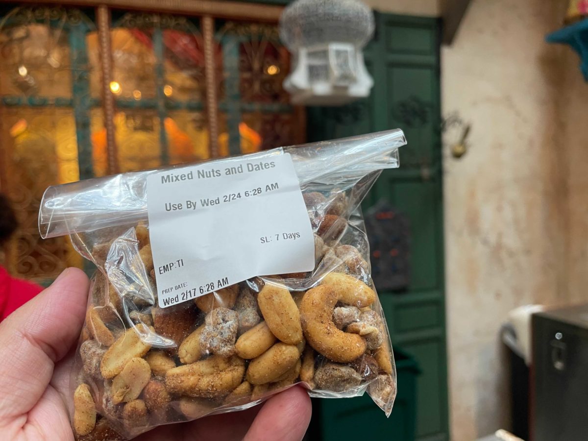 morocco-snack-cart-mixed-nuts-and-dates-4