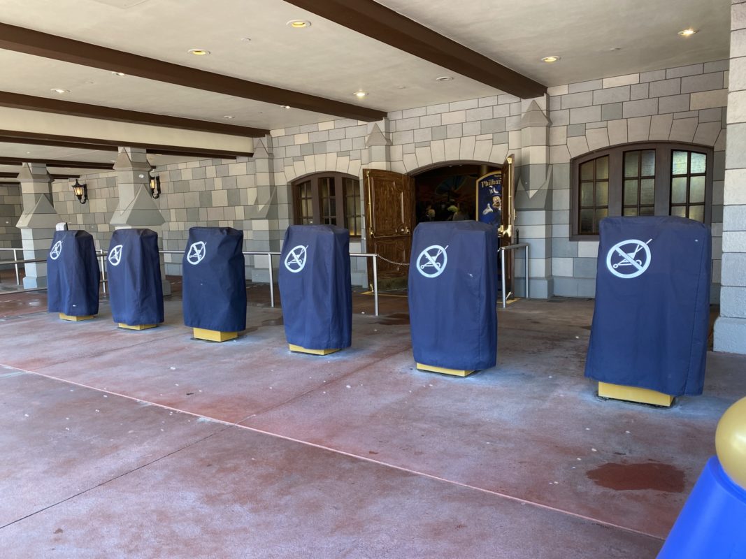 no-stroller-parking-signs-added-to-fastpass-kiosks-magic-kingdom-02052021-2881760