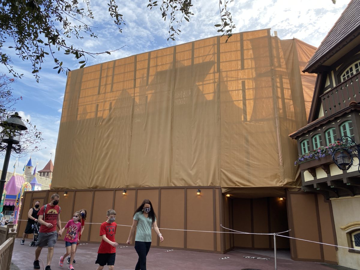 peter-pans-flight-additional-scrim-scaffolding-added-magic-kingdom-02122021-6966420