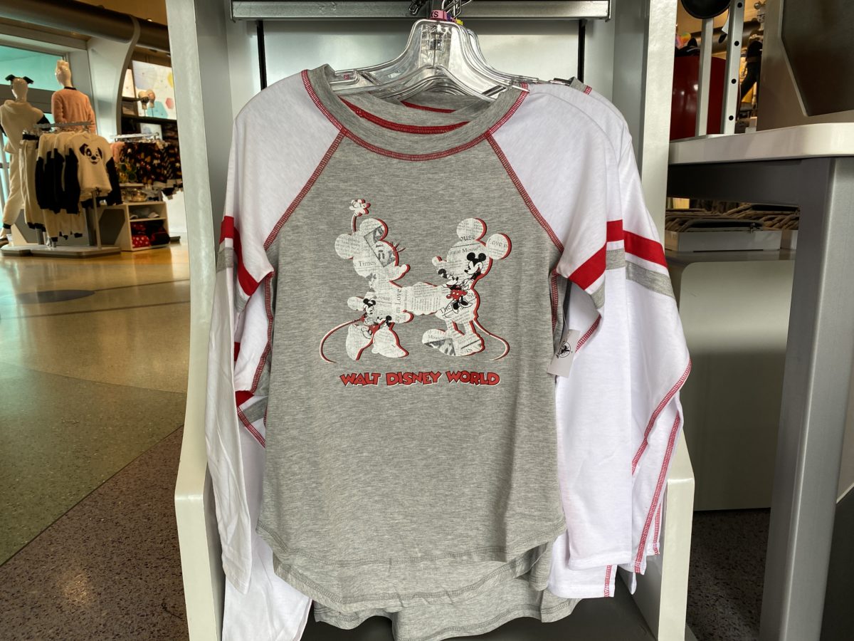 walt-disney-world-mickey-minnie-valentines-newsprint-raglan-shirt-magic-kingdom-02122021-9092967