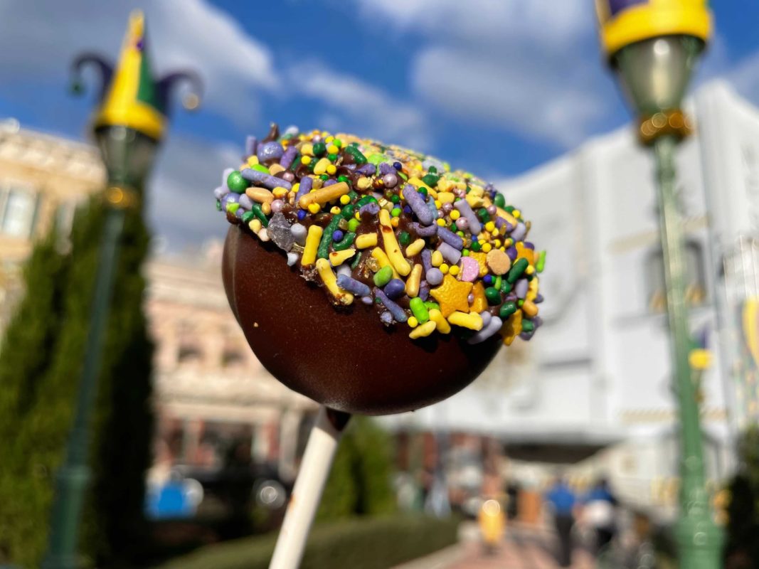 chocolate-covered-bourbon-cake-pop-mardi-gras-tribute-store-universal-orlando-2021-6-7894271