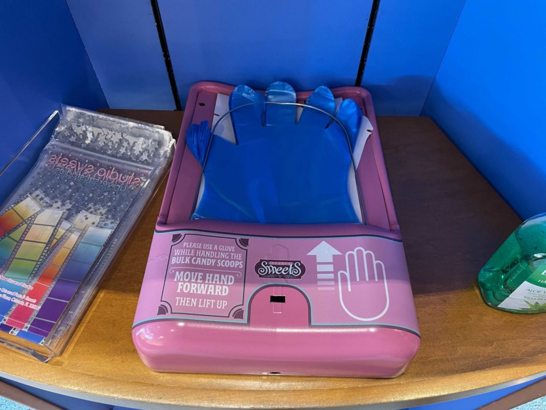 studio-sweets-candy-glove-4