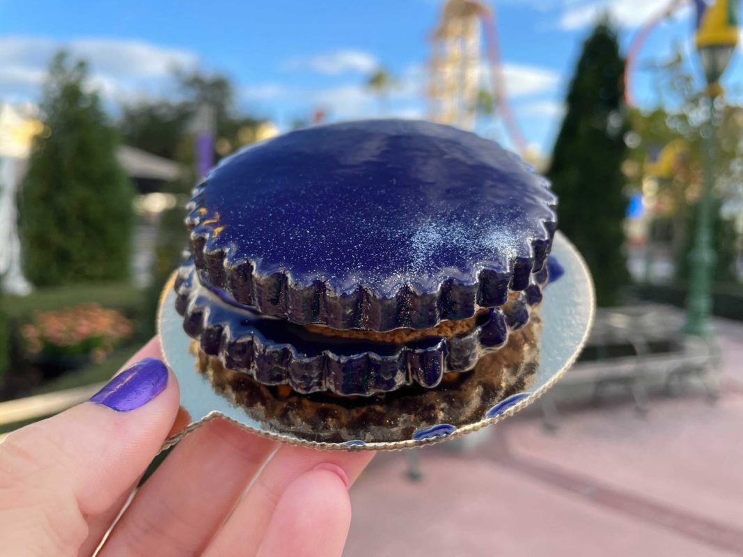 universal-mardi-gras-tribute-store-moon-pie-review-2-10-21-4-4029497