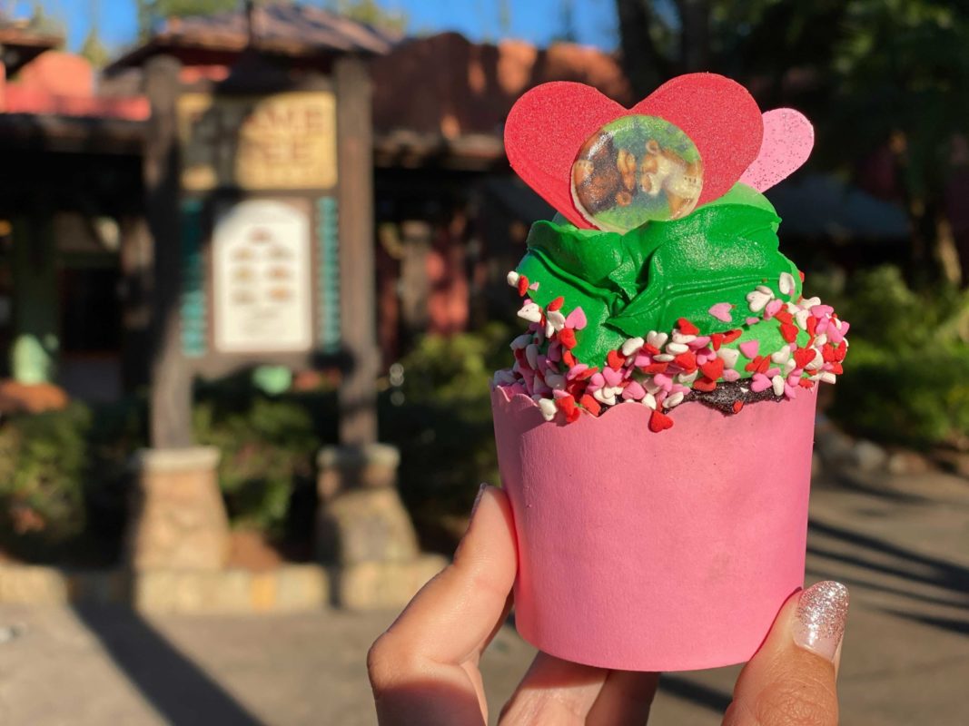 valentine-lions-cupcake