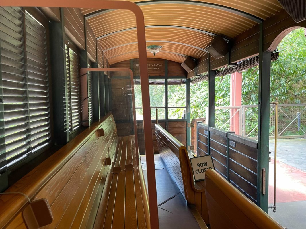 wildlife-express-train-plexiglass-3
