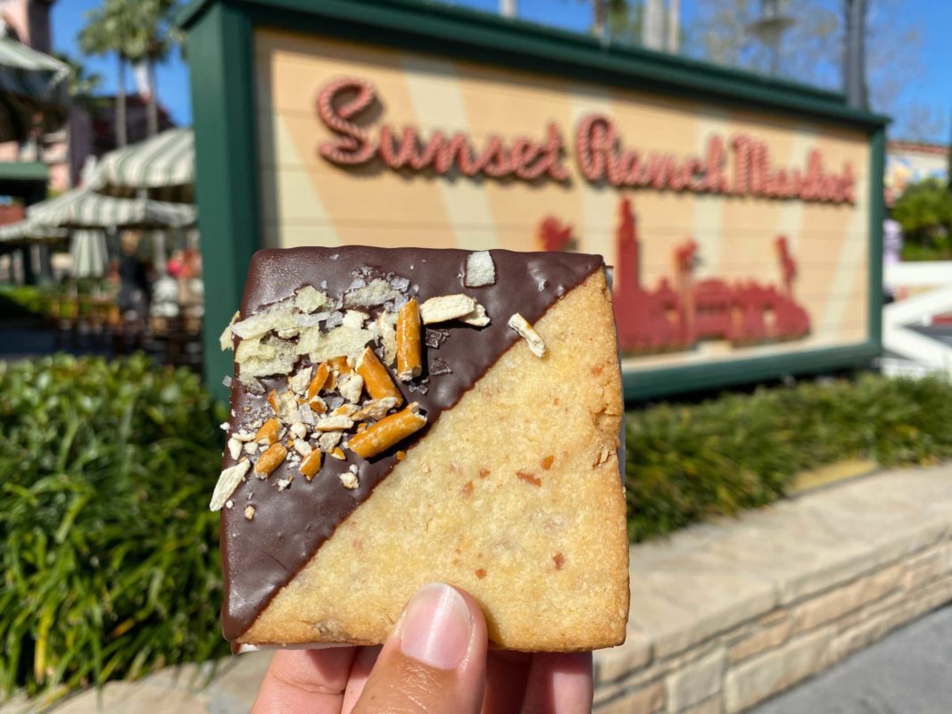 snacking-sandwich-cookie