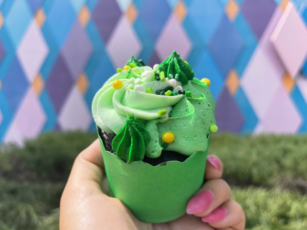 luck of green cupcake st patricks day