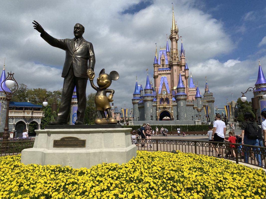 partners-statue-cinderella-castle-featured-image-hero-magic-kingdom-03022021-2957728