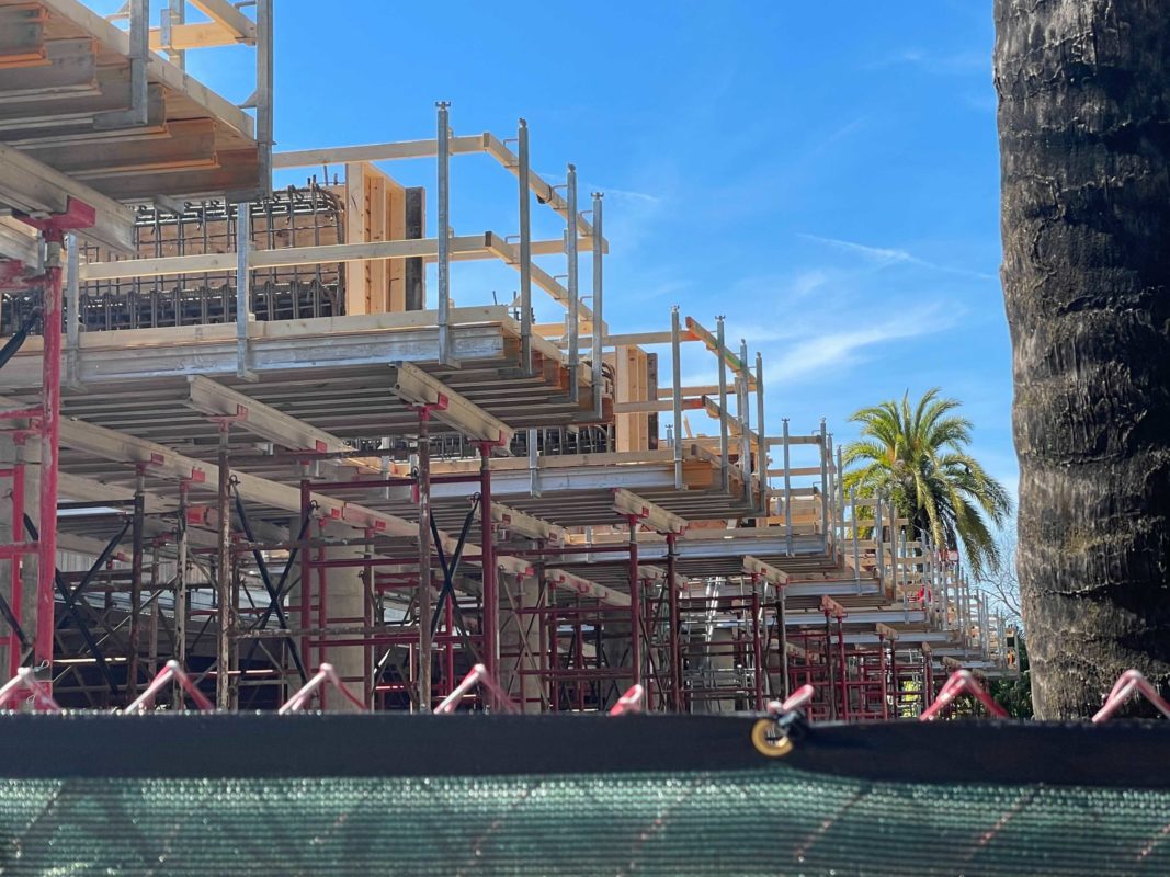 polynesian-village-monorail-construction-3