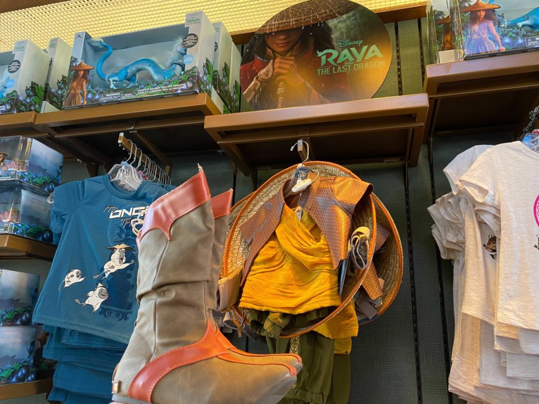 raya-costume-and-boots