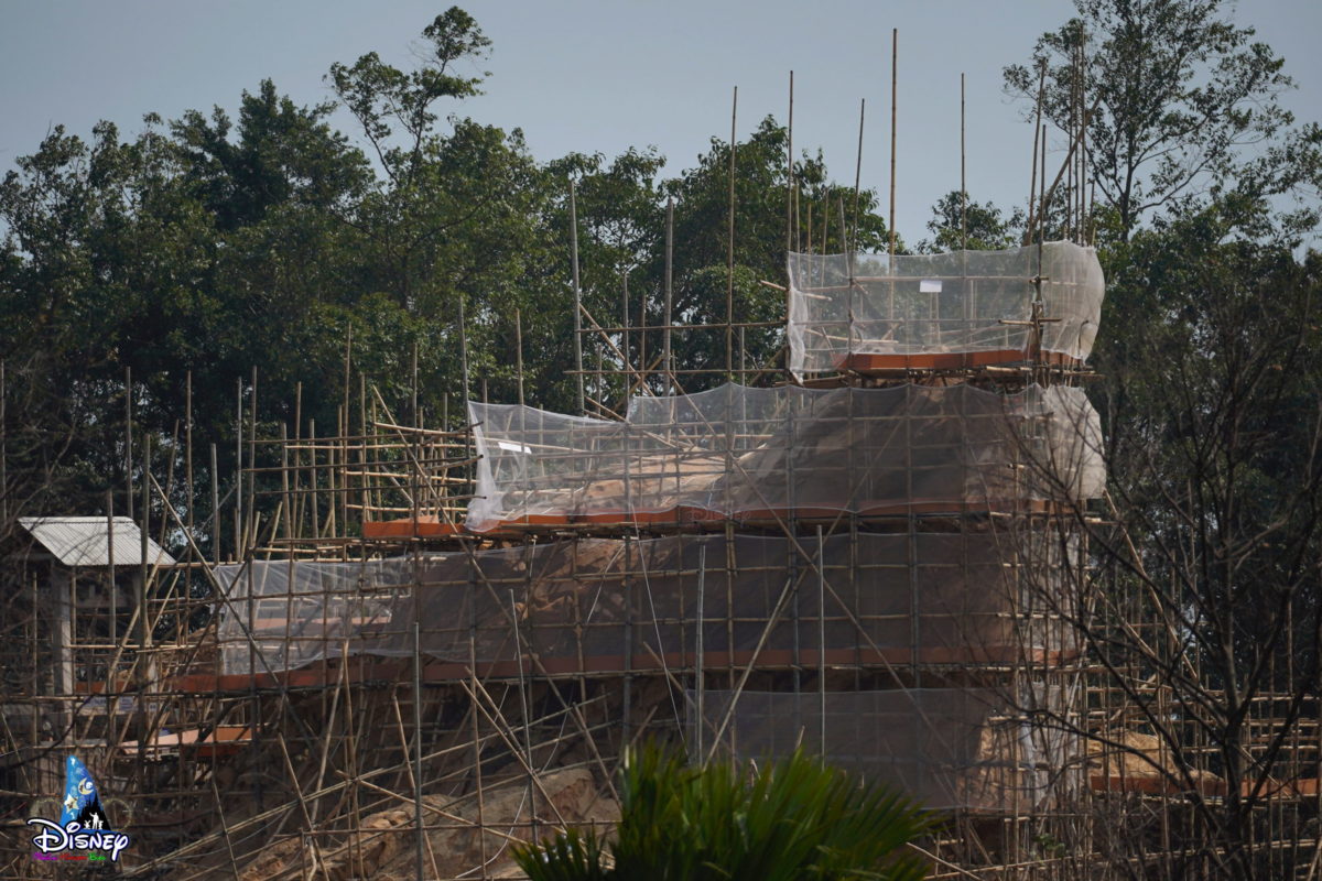 big-grizzly-mountain-runaway-mine-cars-2