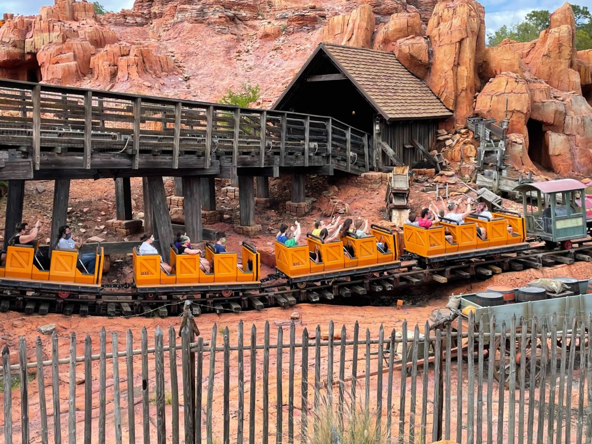 big-thunder-mountain-railroad-loading-every-row-12
