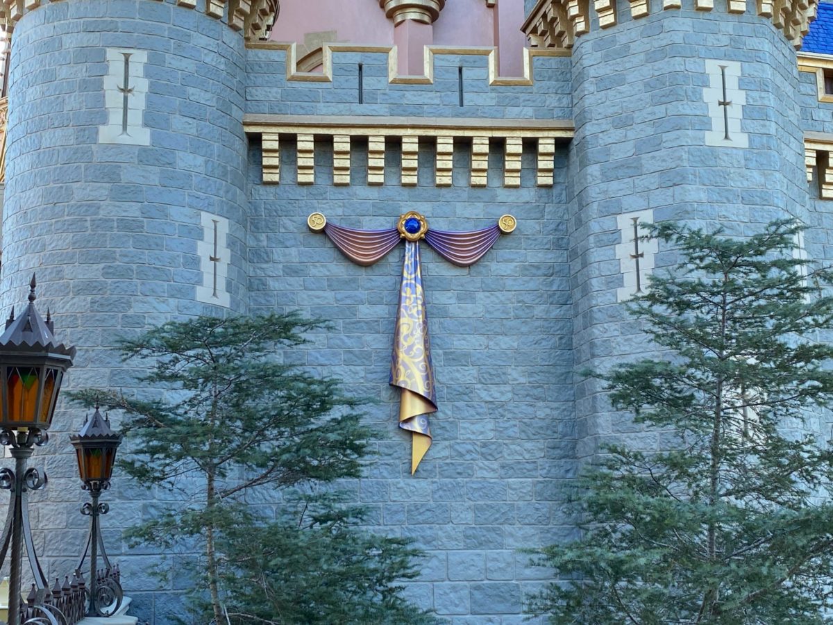 castle50thdecoration3-7753709