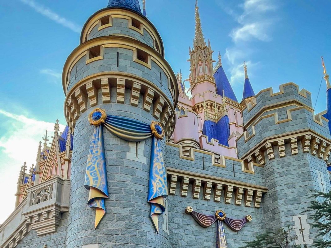 cinderella-castle-50th-decor-03-16-1
