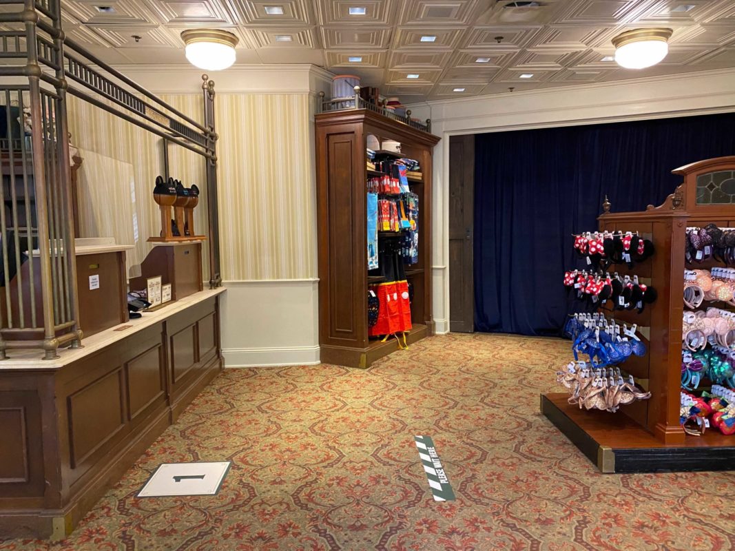 curtain-call-collectibles-headwear-5