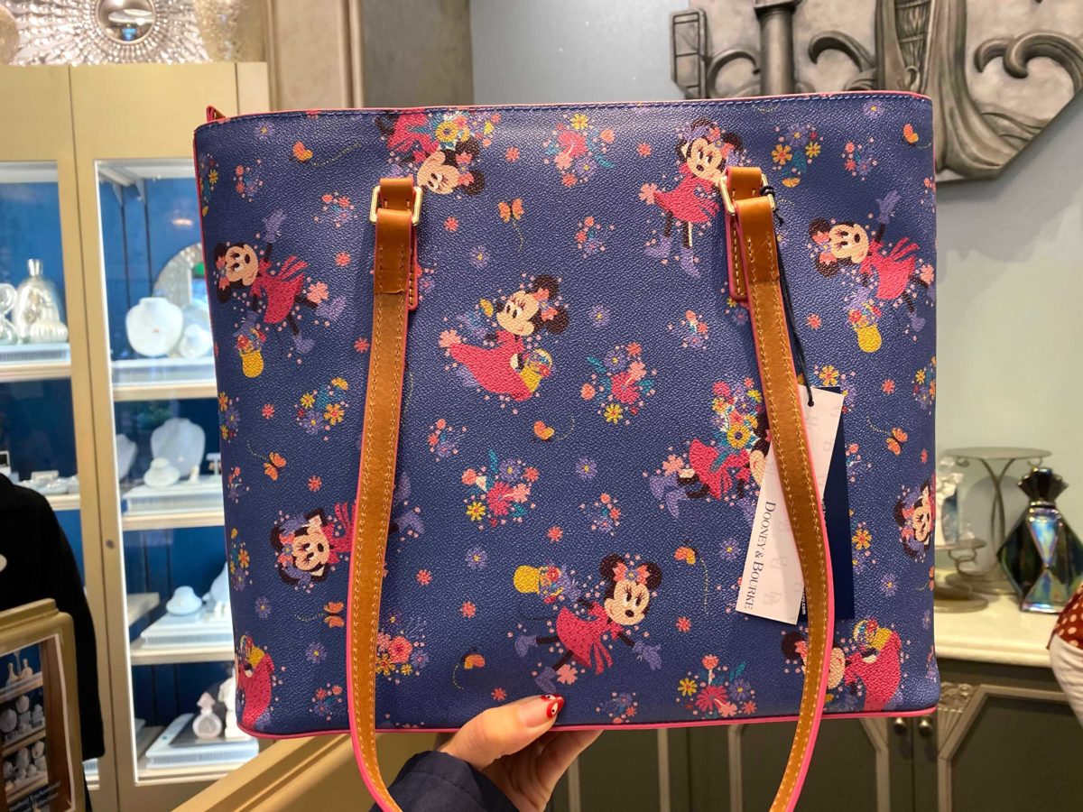 flower-garden-2021-dooney-bag-disneyland-2-2933358