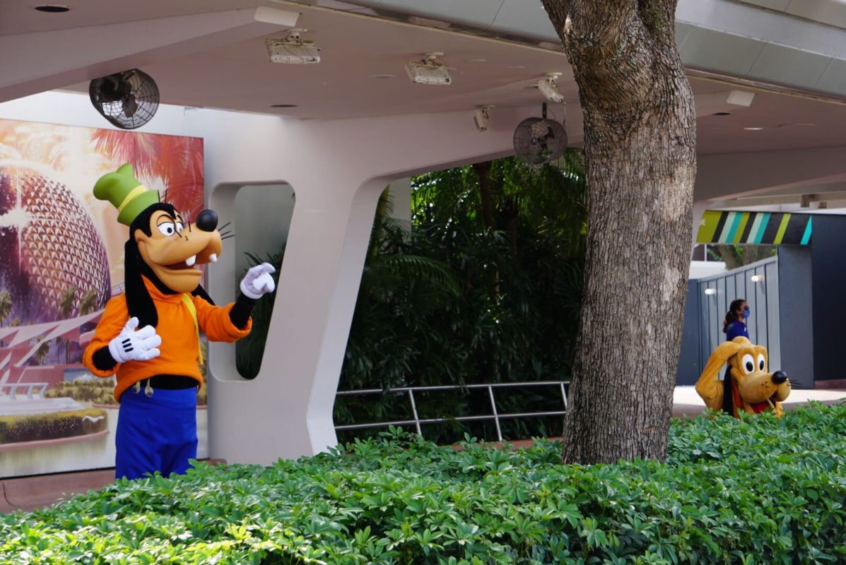 goofy-and-pluto-epcot