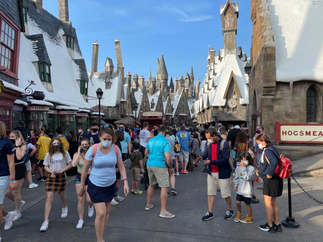 universal-orlando-hogsmeade-crowds