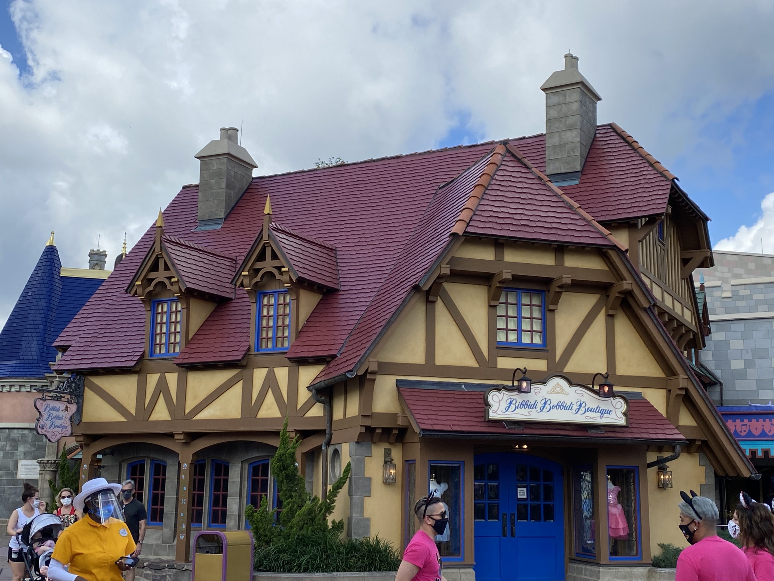 bibbidi-bobbidi-boutique-red-roof-repainted-magic-kingdom-04302021
