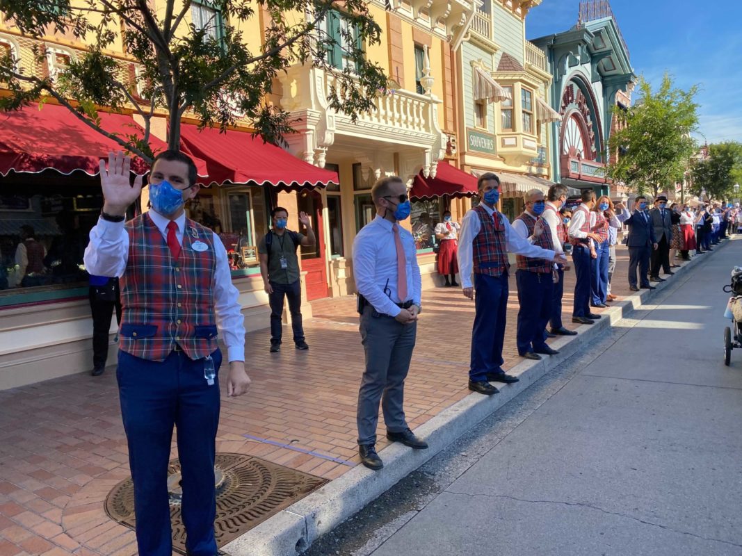 disneyland-cast-members-main-street workforce