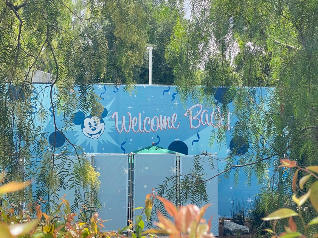 disneyland-welcome-back-sign