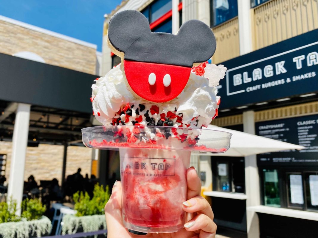 mickey-mouse-strawberry-shake