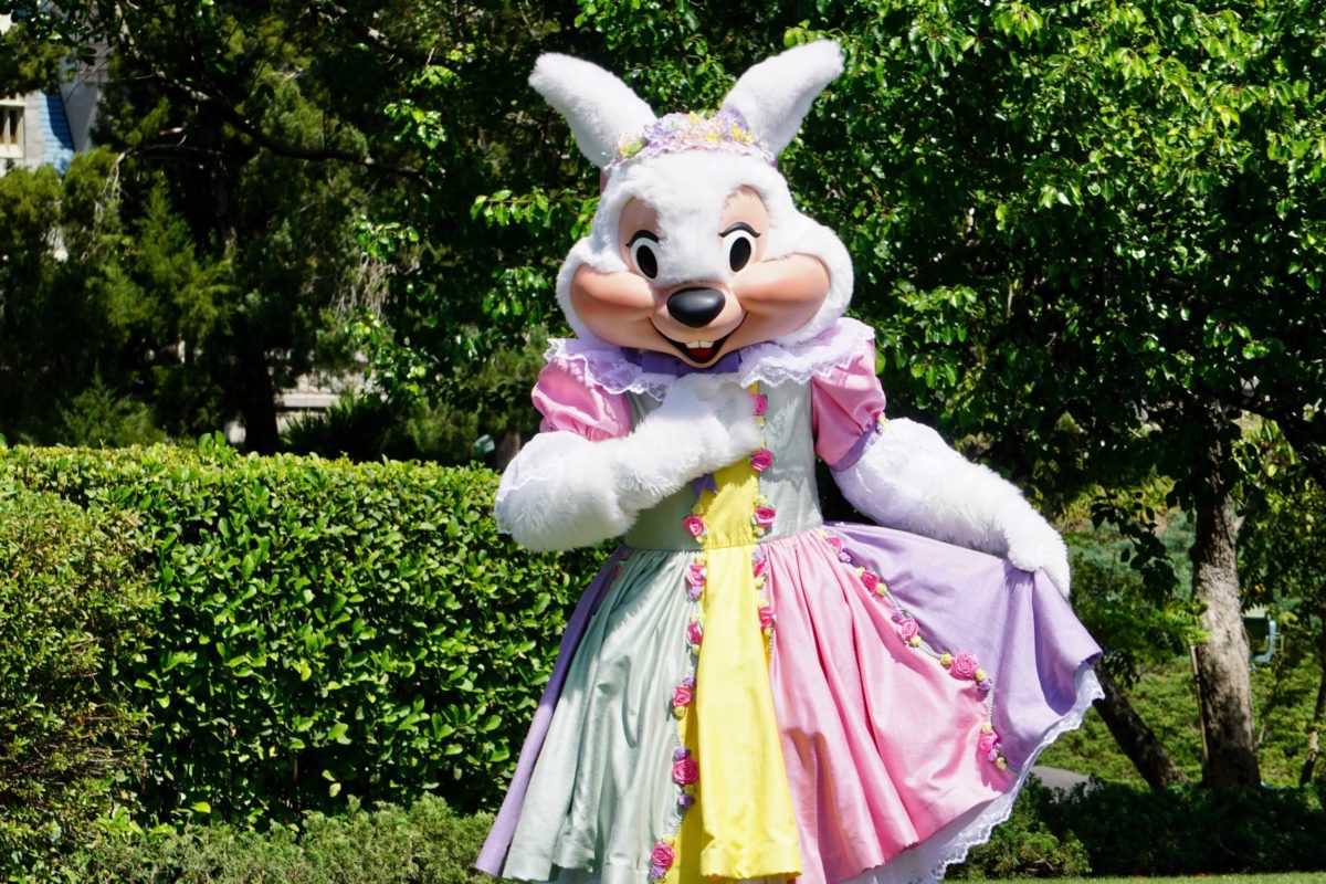 mr-and-mrs-easter-bunny-2021-9-8672068