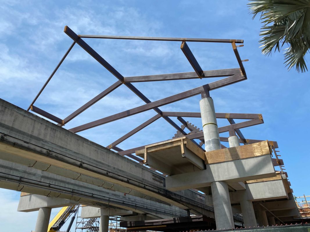 polynesian-village-and-resort-construction-monorail-station-18-1037648