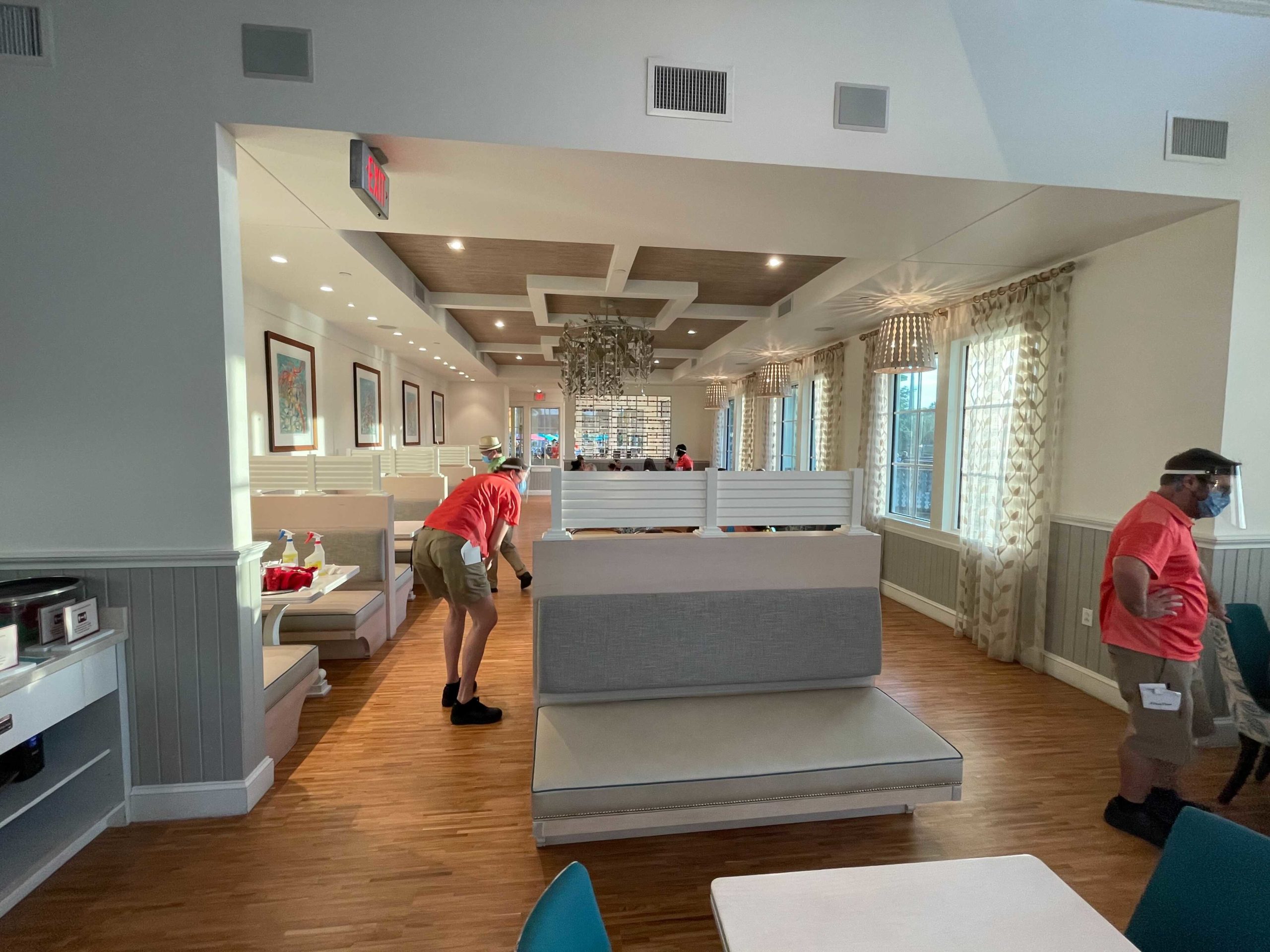 sebastians-bistro-as-banana-cabana-sit-down-dining-7-1208943