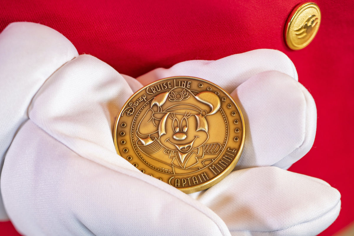 captain-minnie-mouse-coin-2038095