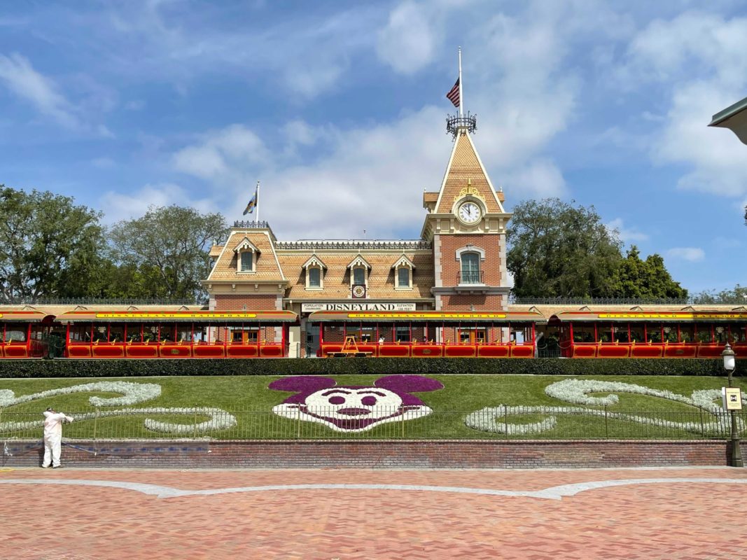 disneyland-train-station-6468236